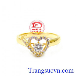 Nhẫn vàng nữ tính trái tim đẹp xinh xắn luôn góp phần tô điểm cho ngón tay. 