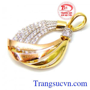 Mặt dây cũng như món trang sức được yêu thích nhất ở khắp mọi ngóc ngách được phủ sóng thời trang trên toàn thế giới