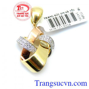 Mặt dây nữ tính điệu đà đẹp là lựa chọn tuyệt vời cho bạn gái thêm nữ tính sản phẩm được thiết kế trên chất liệu vàng 18k italy cao cấp với giá hấp dẫn thiết kế hiện đại, họa tiết nổi bật