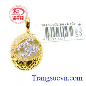 Mặt dây tặng phái đẹp giúp người đeo cảm giác tự tin thích hợp đeo thường ngày và dự tiệc.