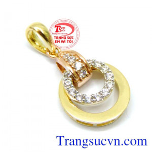 Mặt nữ yêu thương đá kết đẹp