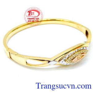 Vòng nữ thiết kế đẹp cá tính mang đến vẻ đẹp nữ tính và rạng ngời cho phái nữ là phụ kiện thời trang thu hút của người phụ nữ năng động. 