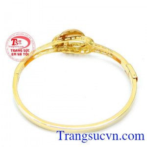 Sản phẩm thích hợp làm quà tặng cho người phụ nữ của bạn. Vòng vàng nữ tính ngọt ngào