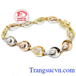 Lắc tay vàng trẻ trung cá tính kiểu dáng thời trang cho tay bạn xinh lấp lánh. 