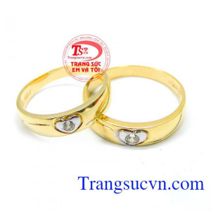 Đôi nhẫn cưới trái tim đang yêu rất phù hợp với tất cả các bạn trẻ đang yêu và đã yêu