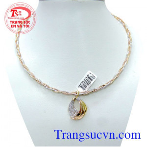 Bộ trang sức kiềng nữ đẹp gồm kiềng vàng kết hợp với mặt dây, bộ sản phẩm thiết kế một cách tinh tế và đẹp mắt