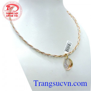 Đem lại cho các bạn một bộ nữ trang đẳng cấp, thời thượng mà giá cả hợp lý đeo quý phái sang trọng hợp thời trang tôn lên vẻ đẹp quý phái