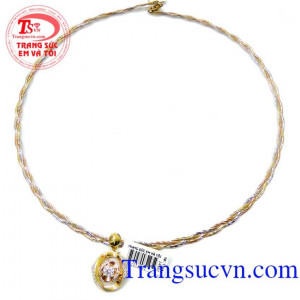 Mặt dây nữ thời trang hợp thời trang tôn lên vẻ đẹp quý phái cho mình