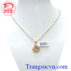 Bộ trang sức cho nữ đeo quý phái là một bộ sản phẩm phù hợp làm quà tặng cho bạn gái hay cho những người phụ nữ mà bạn yêu thương, mang đến niềm vui, vẻ đẹp, sự trẻ trung, và thời trang cho nữ giới