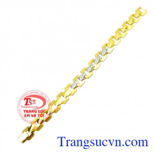 Mang lại vẻ đẹp cho đấng mày râu được làm từ chất liệu vàng 18k nhập khẩu từ ý đeo sáng bóng đầy sang trọng. Lắc tay nam đầy cá tính