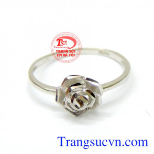 Dành cho những chủ nhân xinh đẹp. Nhẫn nữ hoa hồng yêu thương