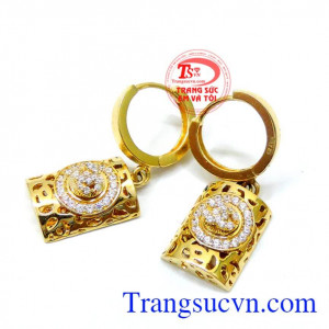 Hoa tai nữ tính quý phái đẹp với đường nét mềm mại, vừa e ấp, vừa dịu dàng,