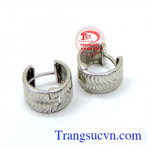 chương trình mới để làm phong phú hơn cho cuộc sống của chính bạn. Hoa tai vàng trắng tinh tế đẹp