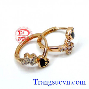 Hoa tai nữ trái tim yêu thương