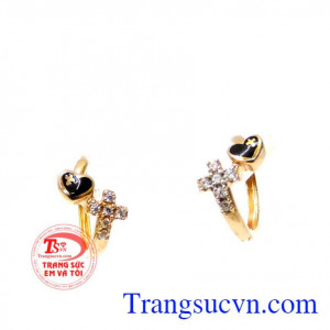 Hoa tai nữ trái tim yêu thương là món quà ý nghĩa nhất phù hợp làm quà tặng cho bạn gái hay cho những người phụ nữ mà bạn yêu thương,