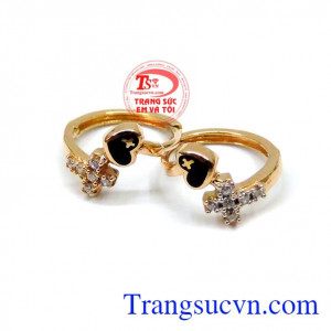 Hoa tai nữ trái tim yêu thương