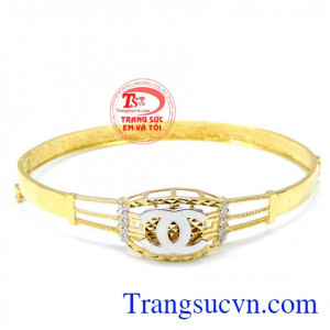 Vòng tay nữ thiết kế đẹp với thiết kế hiện đại và độc đáo, tôn lên vẻ sang trọng cho mọi bộ trang phục.