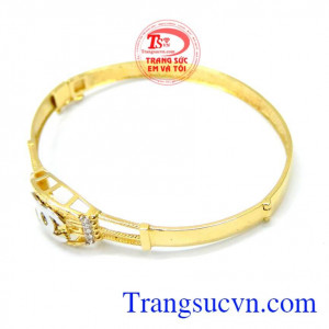Vòng tay nữ thiết kế đẹp đảm bảo đem lại vẻ đẹp nữ tính cho phái đẹp.
