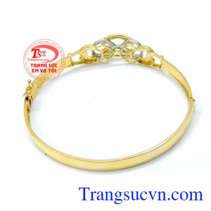 Là món quà ý nghĩa dành tặng cho bạn gái. Vòng tay nữ cách điệu thời trang