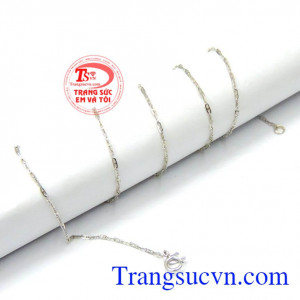 Dây chuyền đeo duyên dáng đẹp