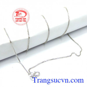 Bạn sẽ lộng lẫy và tỏa sáng hơn bao giờ hết, giúp bạn trở thành trung tâm của mọi ánh nhìn tôn thêm nét đẹp sang trọng vốn có