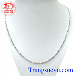 Dây chuyền nữ yêu kiều 18k đẹp xinh xắn, giúp các chị em tha hồ khoe chiếc cổ cao đầy kiêu hãnh, vẻ ngoài vừa duyên dáng lại vừa toát lên nét cá tính