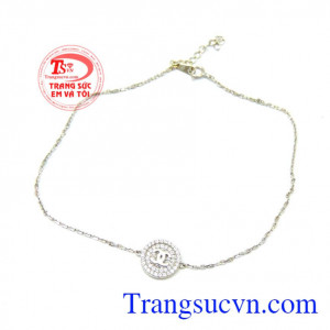 Lắc chân vàng trắng sáng đẹp giúp bạn tôn vinh vẻ đẹp bản thân một cách lãng mạn, cá tính và quyến rũ.