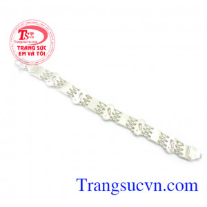 Lắc bạc nam kiểu cách đẹp chế tác trên chất liệu bạc ta 92.5 hoạ tiết độc đáo và mang phong cách thể thao.