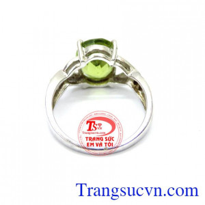 Nhẫn peridot 14k nữ tính đẹp