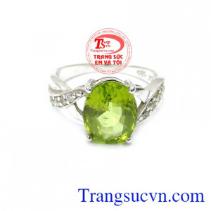 Nhẫn peridot 14k nữ tính đẹp mang đến sự may mắn, khỏe mạnh, tài lộc và sự thăng tiến cho chủ nhân đeo nhẫn