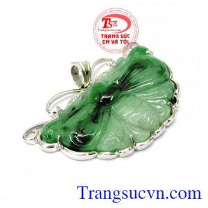  Với chất liệu ngọc cẩm thạch TN, thiết kế tinh xảo cùng màu sắc đa dạng, sản phẩm đem đến thêm một lựa chọn cho nhu cầu làm đẹp của chị em phụ nữ