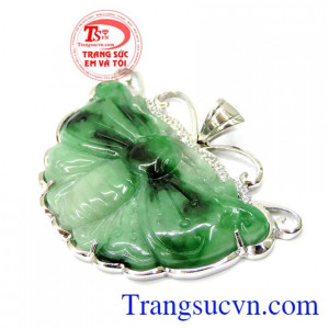 Mặt dây bướm xinh hạnh phúc