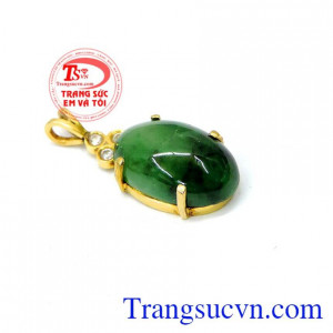 Với chất liệu ngọc cẩm thạch TN, thiết kế tinh xảo cùng màu sắc đa dạng, sản phẩm đem đến thêm một lựa chọn cho nhu cầu làm đẹp của chị em phụ nữ