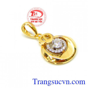 Mặt nữ vàng 10k đính đá đẹp là món quà đặc biệt cho những người thân, bạn bè của bạn