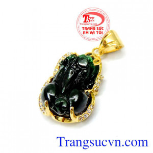 Mặt tỳ hưu jadeite hạnh phúc đã trở thành vật phẩm trang sức đẹp và quen thuộc đối với mọi người.