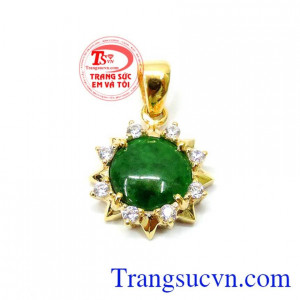 Mặt nữ jadeite 14k yêu thương là viên đá quý mang tới niềm hy vọng về sự sống tươi tốt và hơn thế nữa là đem lại sự may mắn như một tấm bùa hộ mệnh cho gia chủ