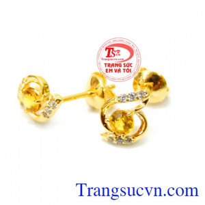 toát lên vẻ sang trọng quý phái cho nữ chủ nhân mang lại vẻ đẹp sang trọng quý phái khi được chế tác từ vàng 14K.