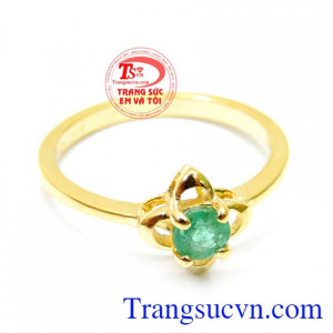 Đính đá emerald mang đến nhiều may mắn đeo hợp mệnh mang lại giá trị thực sự cho sản phẩm. Nhẫn nữ emerald đeo sáng đẹp