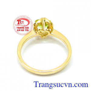 Hợp phong thủy, thích hợp làm quà tặng cho người thân. Nhẫn nữ peridot hợp mệnh mộc