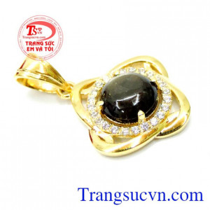 Đây là biểu tượng cho sự giàu sang, thịnh vượng, tình yêu và lòng trung thuỷ, đem lại sự may mắn, tài lộc cho nữ chủ nhân