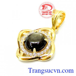 Luôn mang tới sự sắc sảo, thông minh, tạo nên sự khao khát và ngưỡng mộ trước mọi ánh nhìn