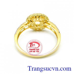 Nhẫn nữ vàng 10k điệu đà đính đá Sản phẩm được đính đá CZ nổi bật. 