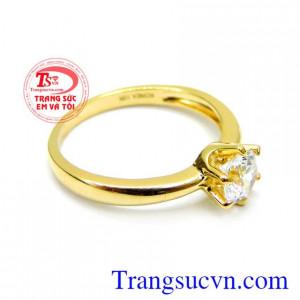 Sự tinh khiết của chiếc nhẫn đem đến cho phái nữ một vẻ đẹp nữ tính quý phái. Nhẫn nữ vàng tinh tế đá đẹp