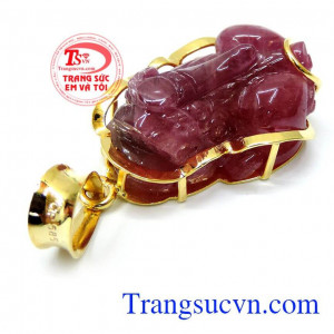đá Ruby mang lại khiến nhiều người ưa chuộng không chỉ nằm ở vẻ đẹp mà còn ý nghĩa tâm linh mà nó đem lại. 