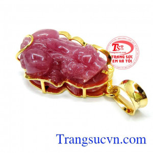 mặt tỳ hưu ruby thiên nhiên phù hợp với mệnh thì sẽ đem lại sức khỏe, may mắn, hưng vượng cho người đeo mang lại nhiều niềm vui tiền tài cho người đeo, Tỳ hưu ruby mông to may mắn 14k 