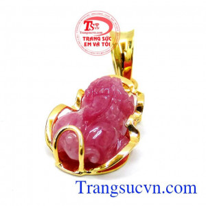 Mặt tỳ hưu ruby đeo hưng vượng
