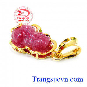 luôn thuận buồm xuôi gió mặt Tỳ Hưu ruby chắc chắn là món đồ trang sức dành cho bạn, Mặt tỳ hưu ruby đeo hưng vượng
