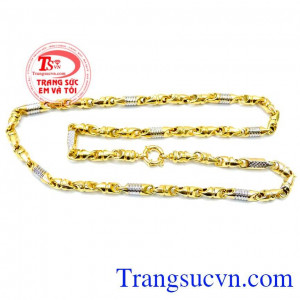 Dây chuyền nam 10k thời trang với thiết kế độc đáo, chủng loại đa dạng bằng những chất liệu vàng 10k luôn khiến bạn trở nên nổi bật nhất đeo hợp thời trang quý phái mang lại vẻ đẹp nam tính sang trọng dễ phối hợp với các trang sức khác