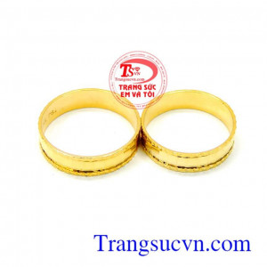 Sản phẩm độc đáo cho những ai không thích sự trùng lặp nổi bật với những được cắt, phạt chéo trên bề mặt chiếc nhẫn, tạo nên những gờ có hình dáng đặc sắc