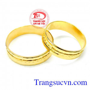 Đôi nhẫn cưới uyên ương 10k được chế tác tinh xảo khá tinh tế và đẹp mắt
